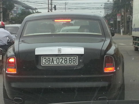 Xe độc, biển đẹp dàn hàng ngang “diễu” phố xứ Nghệ